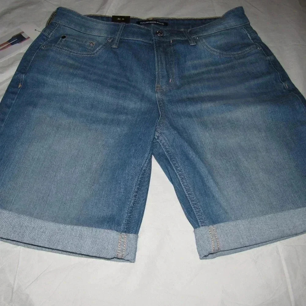NWT CALVIN KLEIN JEANS Light Wash Shorts Size 12 - Picture 2 of 4